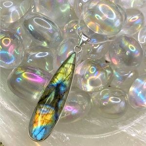 FLASHY ✨Teardrop Labradorite Necklace 💫